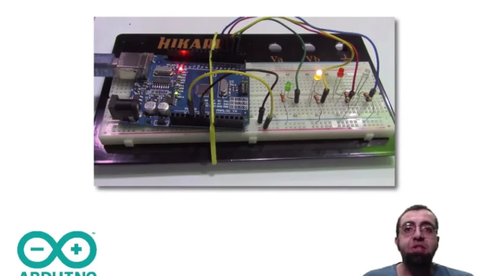 Capa do curso Microcontroladores e Eletrônica Aplicada – Alura