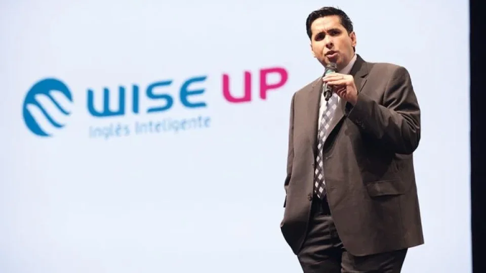 Capa do curso Inglês Wise UP Online – Flávio Augusto