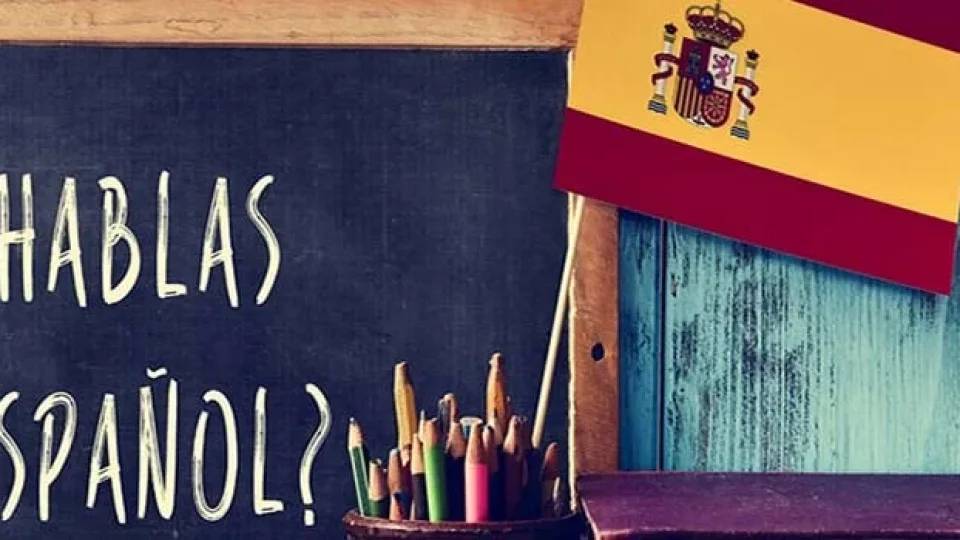 Capa do curso Espanhol Completo – Academia das Línguas