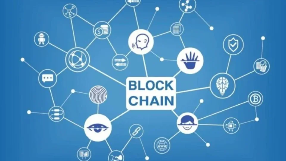Capa do curso Trilha Blockchain – Alura